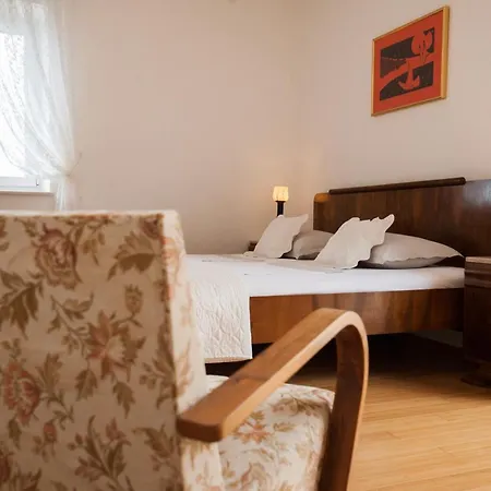 Franka Loza Apartment Bol