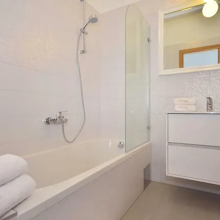 Franka Loza Apartment Bol